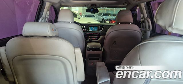 Kia Canival 2016 — photo 8