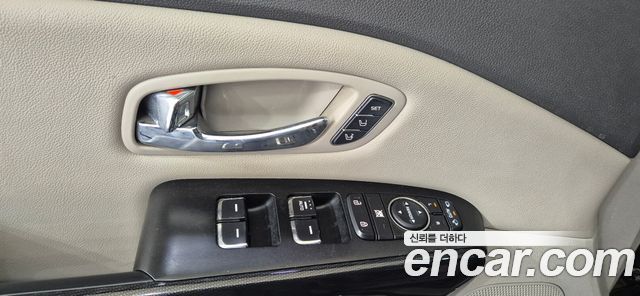 Kia Canival 2016 — photo 13