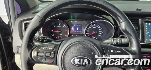 Kia Canival 2016 — photo 14