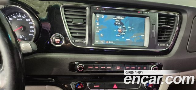 Kia Canival 2016 — photo 15