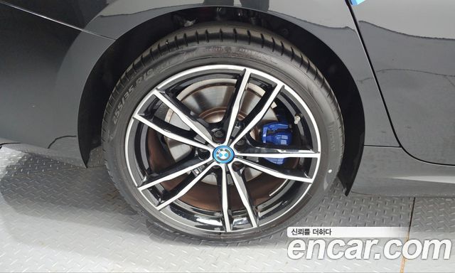 BMW 3-Series 2023 — photo 5