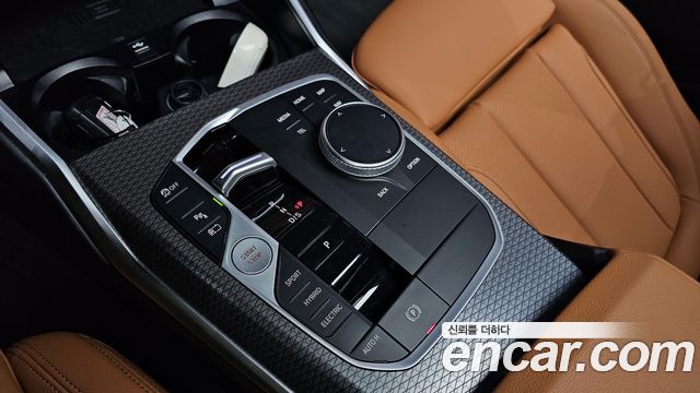 BMW 3-Series 2023 — photo 12