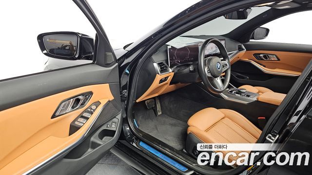 BMW 3-Series 2023 — photo 17