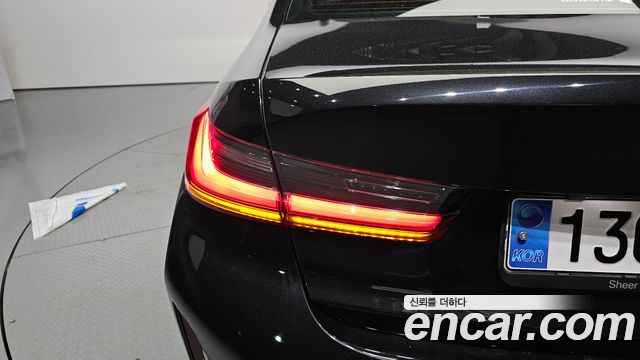 BMW 3-Series 2023 — photo 9