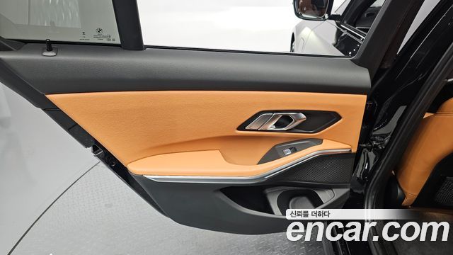 BMW 3-Series 2023 — photo 15