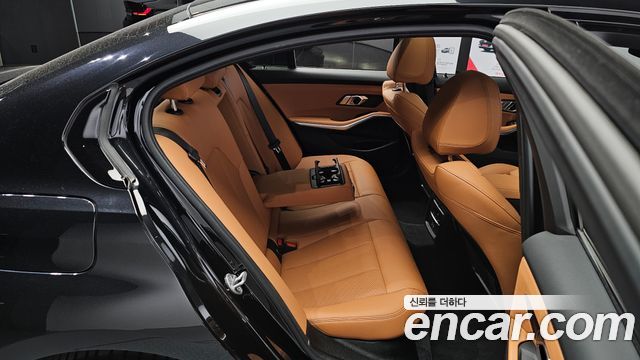 BMW 3-Series 2023 — photo 16