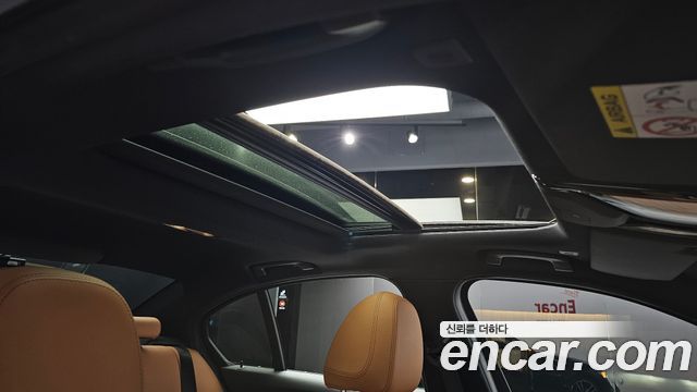 BMW 3-Series 2023 — photo 29
