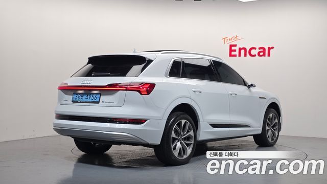 Audi e-tron 2022 — photo 2