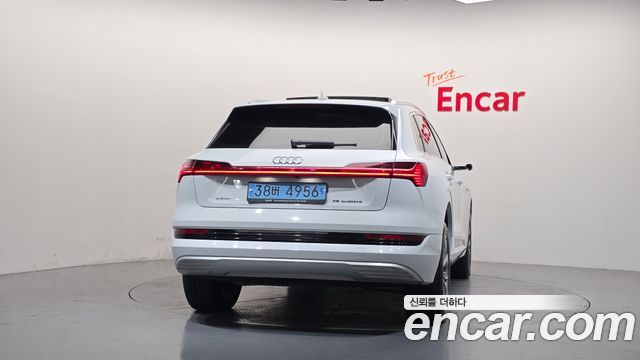Audi e-tron 2022 — photo 4