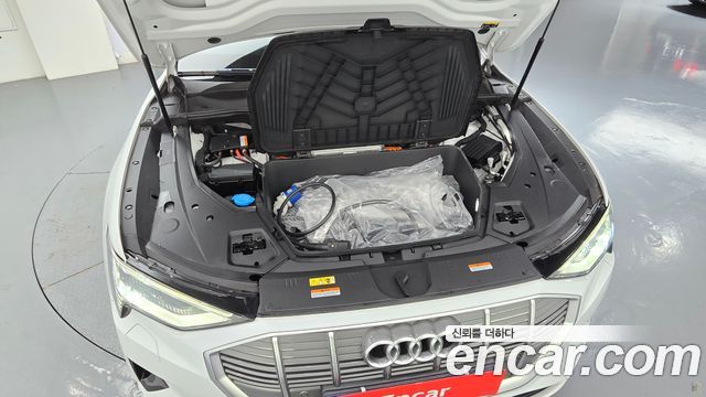 Audi e-tron 2022 — photo 6