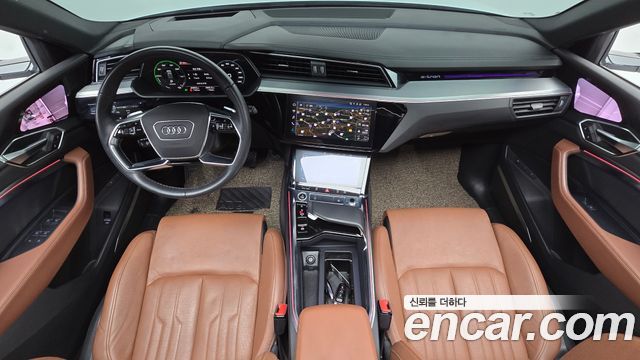 Audi e-tron 2022 — photo 10