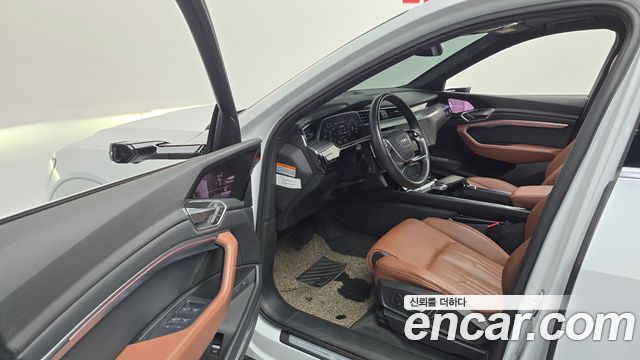 Audi e-tron 2022 — photo 13