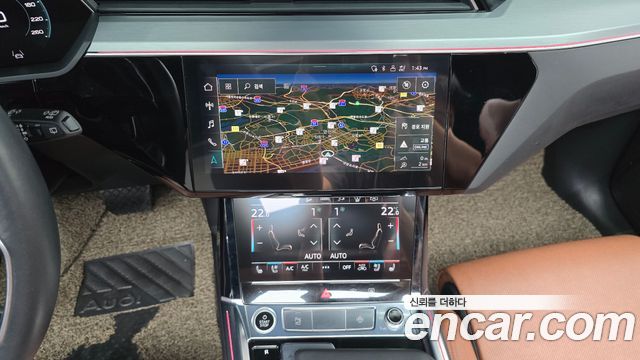 Audi e-tron 2022 — photo 19