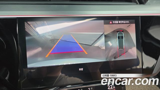 Audi e-tron 2022 — photo 21