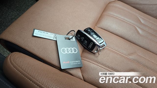 Audi e-tron 2022 — photo 22