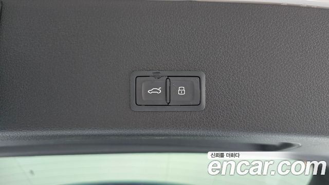 Audi e-tron 2022 — photo 23