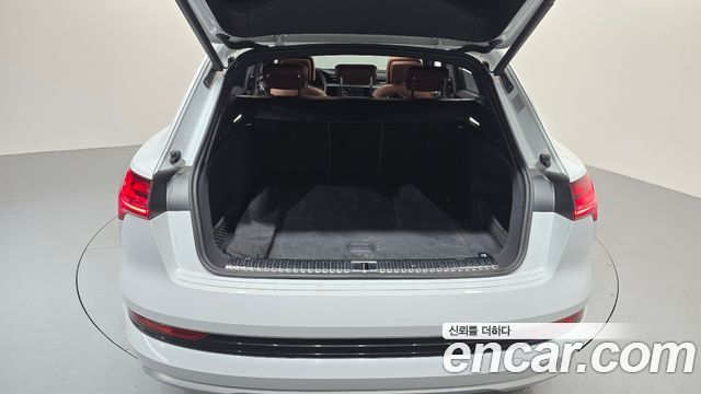 Audi e-tron 2022 — photo 24