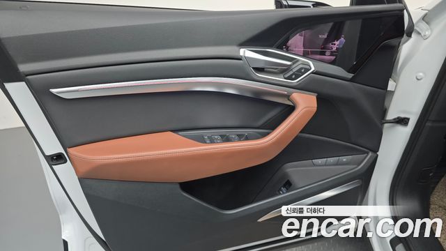 Audi e-tron 2022 — photo 14