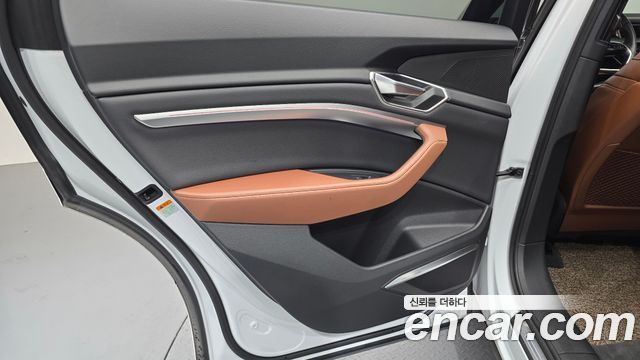Audi e-tron 2022 — photo 15