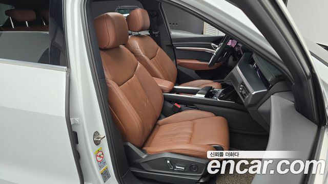 Audi e-tron 2022 — photo 16