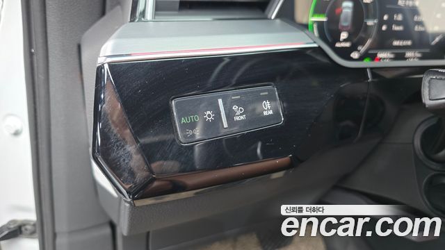 Audi e-tron 2022 — photo 27