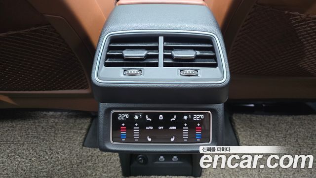 Audi e-tron 2022 — photo 31