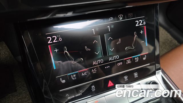 Audi e-tron 2022 — photo 33