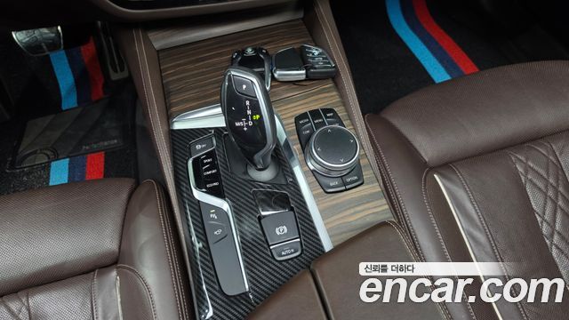 BMW 5-Series 2018 — photo 9