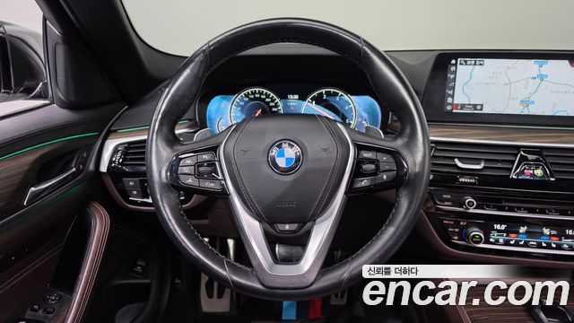 BMW 5-Series 2018 — photo 13
