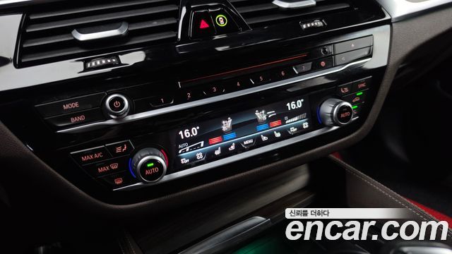 BMW 5-Series 2018 — photo 20