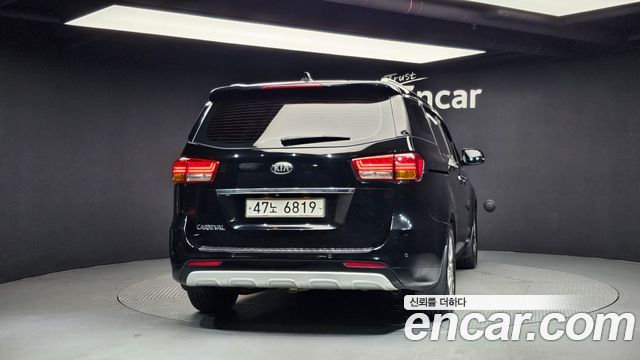 Kia Canival 2015 — photo 4