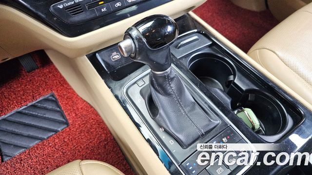 Kia Canival 2015 — photo 9