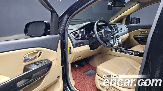 Kia Canival 2015 — photo 10