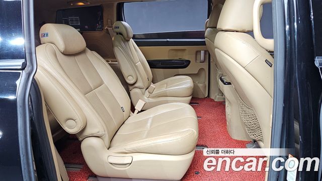 Kia Canival 2015 — photo 11