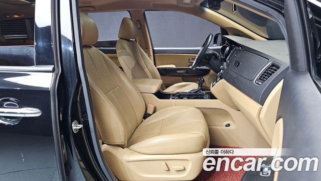 Kia Canival 2015 — photo 12
