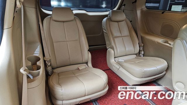 Kia Canival 2015 — photo 13