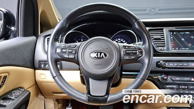 Kia Canival 2015 — photo 14
