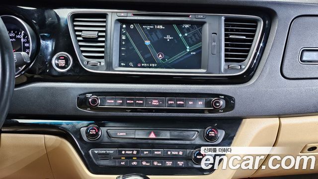 Kia Canival 2015 — photo 15