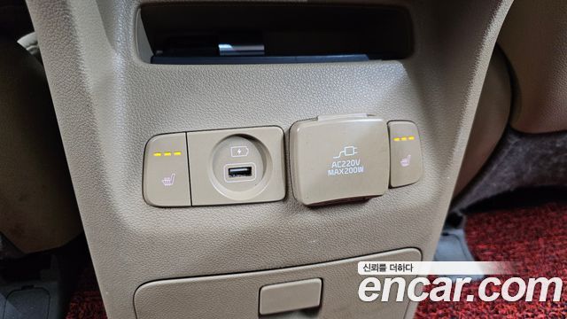 Kia Canival 2015 — photo 18