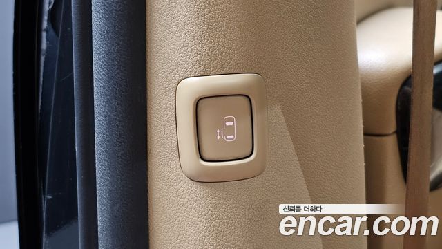Kia Canival 2015 — photo 19