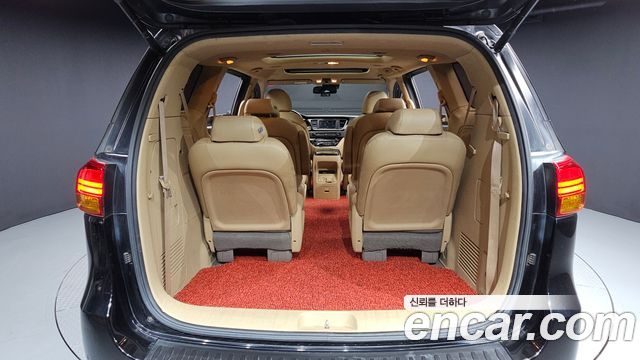 Kia Canival 2015 — photo 20