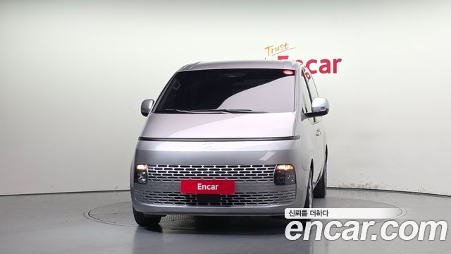 Hyundai Staria 2025 — photo 3
