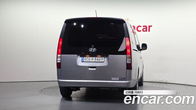 Hyundai Staria 2025 — photo 4