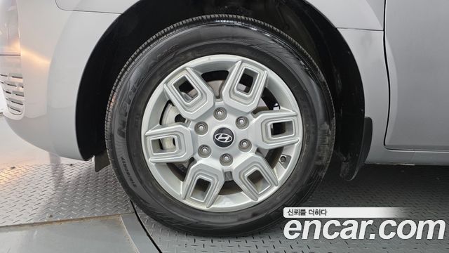 Hyundai Staria 2025 — photo 5