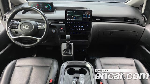 Hyundai Staria 2025 — photo 10