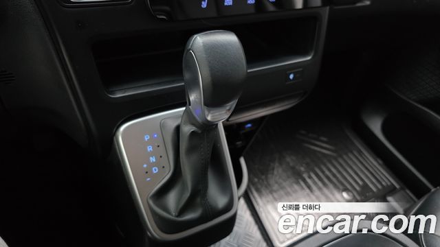 Hyundai Staria 2025 — photo 12