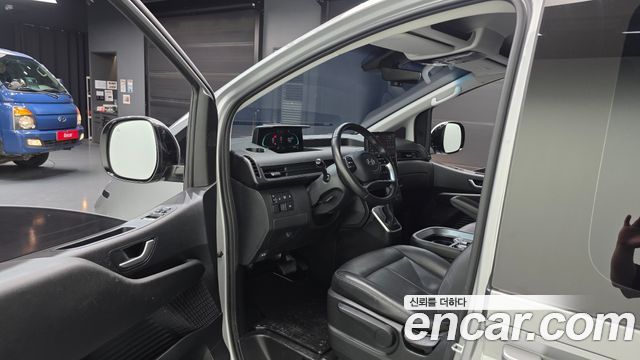Hyundai Staria 2025 — photo 13