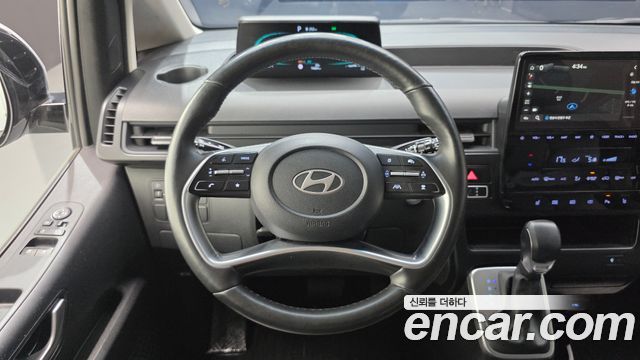 Hyundai Staria 2025 — photo 18