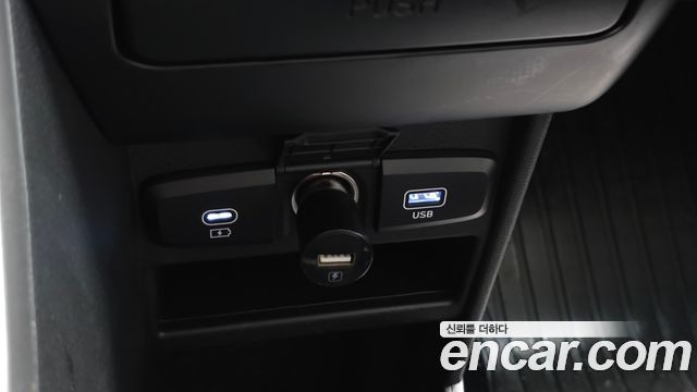 Hyundai Staria 2025 — photo 25