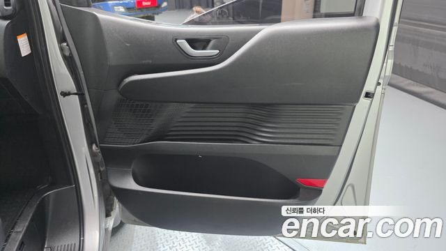 Hyundai Staria 2025 — photo 15